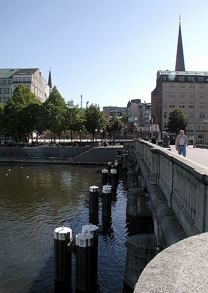 L&uuml;cke